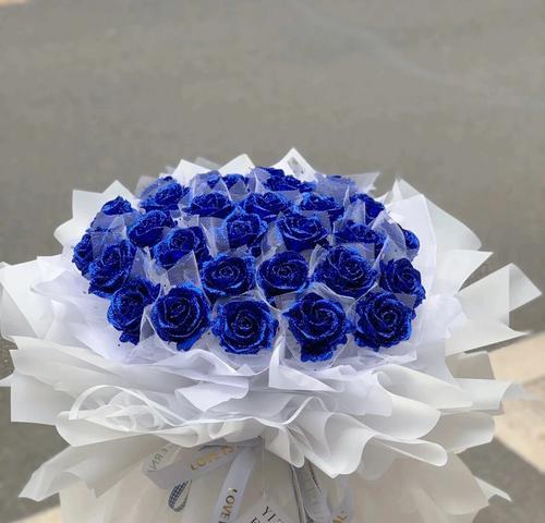 蓝色妖姬花语是什么？蓝色妖姬的由来有何故事？