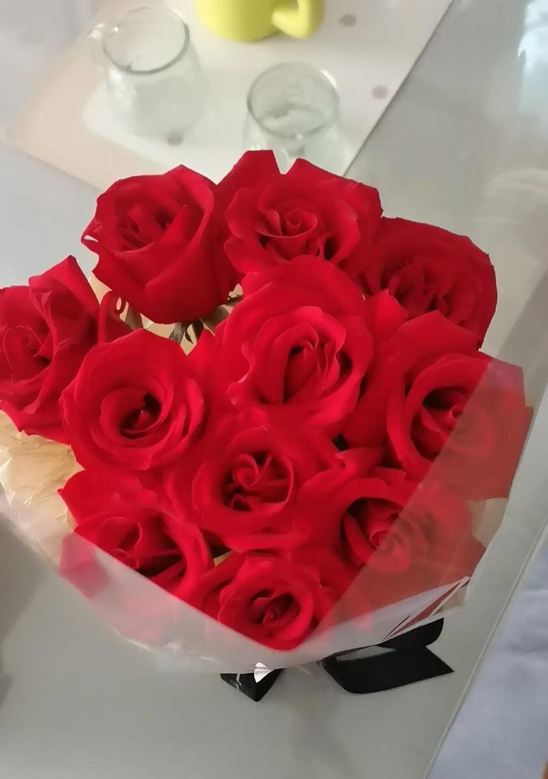 十一朵粉色玫瑰的花语是什么？送给朋友有何寓意？