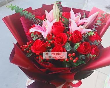11支玫瑰配百合花束图片