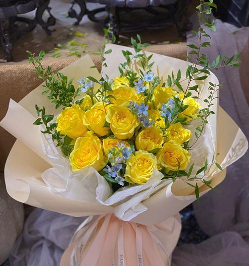 黄玫瑰与百合搭配的含义是什么？