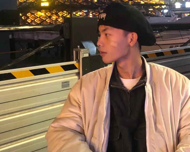 男人从裤兜掏出玫瑰花有何寓意？它在社交中代表什么？