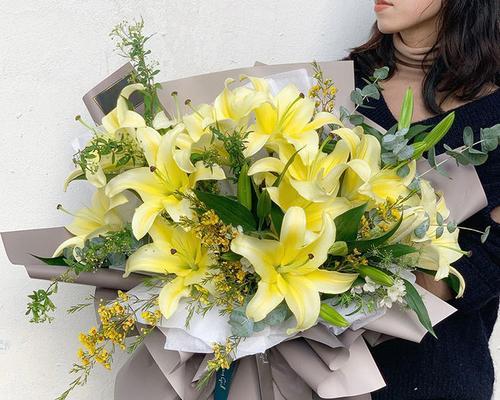 生日送百合花代表什么？百合花在生日礼物中的含义是什么？