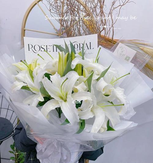 白百合的花语是什么？它通常用来表达什么情感？