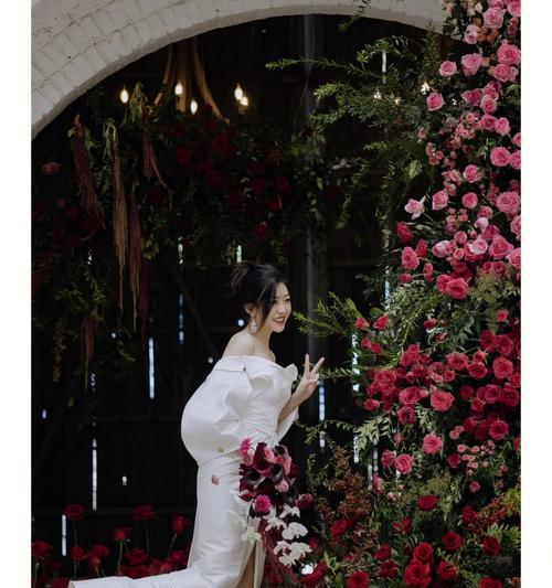 结婚床头上放玫瑰花什么意思？它在婚礼中扮演什么角色？