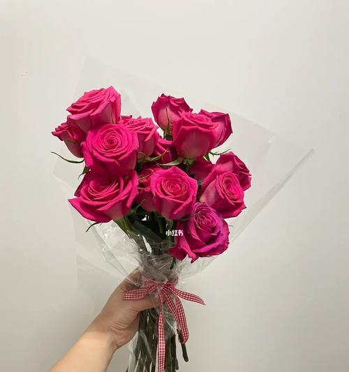 在路上放置玫瑰花的含义是什么？