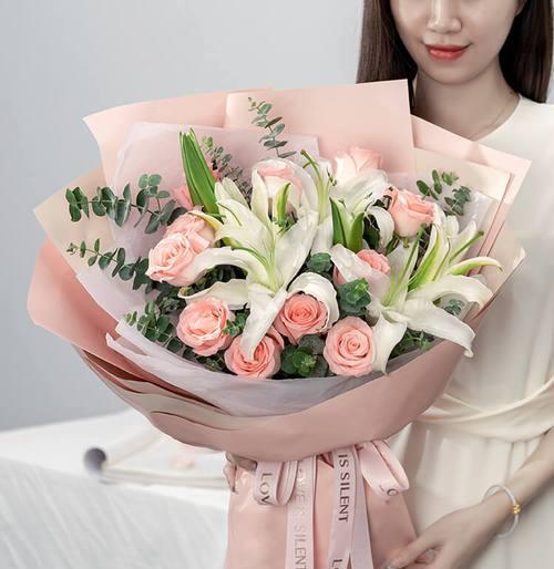 粉玫瑰搭配百合的含义是什么？这种花束代表什么？