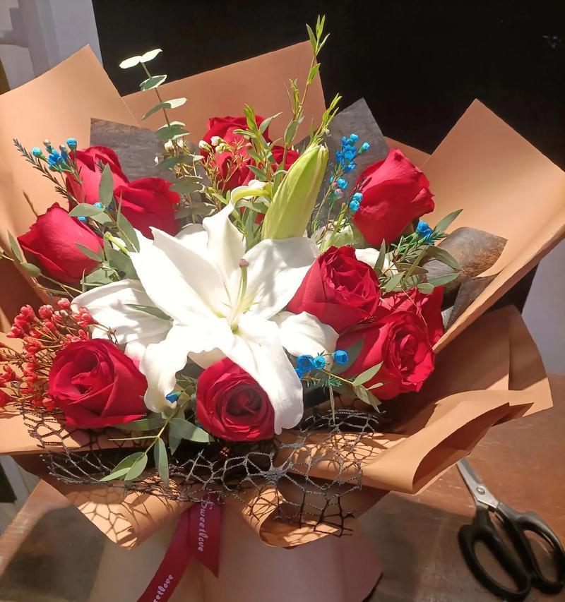 粉玫瑰搭配百合的含义是什么？这种花束代表什么？