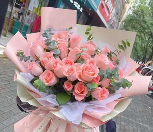 男生送前女友玫瑰花代表什么？分手后送玫瑰花的深层含义是什么？