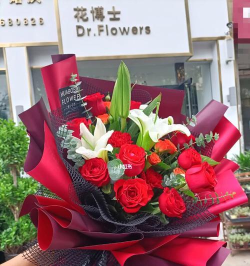 红玫瑰与百合搭配的花语代表什么？