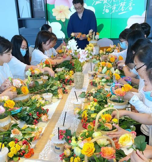 花艺沙龙插花成品如何制作？