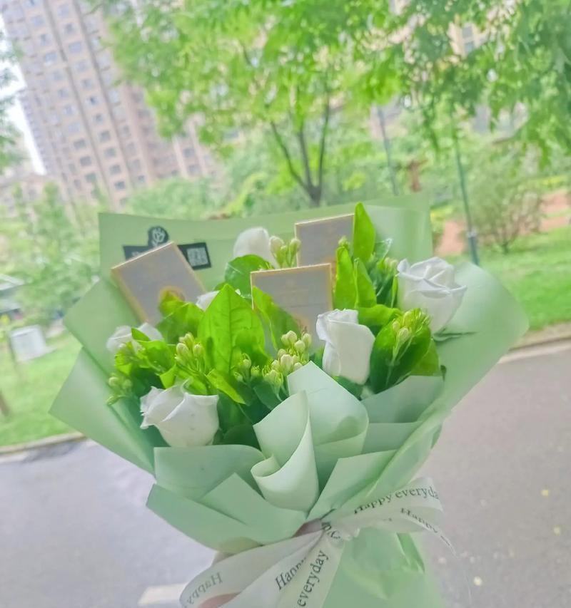 绿菱草的花语是什么？白玫瑰喷色的花语又是什么？