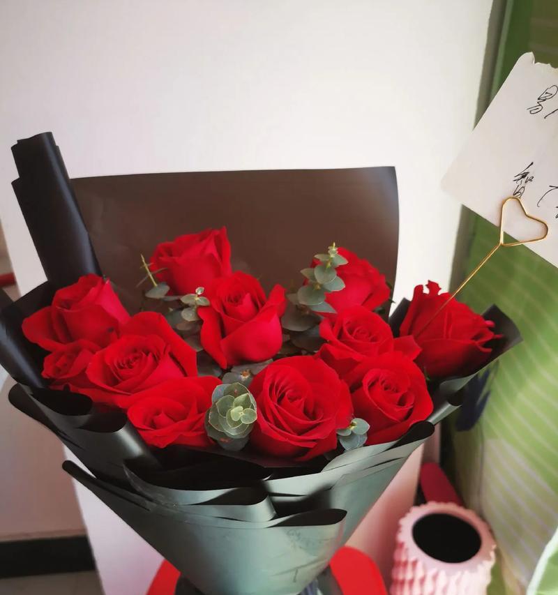 给老爸包的玫瑰花寓意什么？送玫瑰花有什么特别含义？
