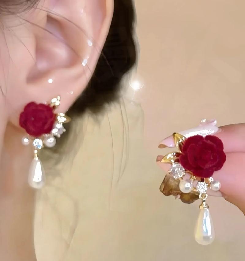 耳环上的黄色玫瑰花有何含义？黄色玫瑰花在饰品中的象征是什么？