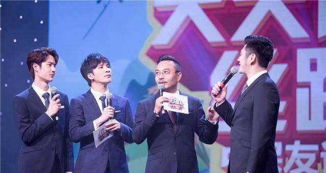 天天送玫瑰花的小伙想表达什么？