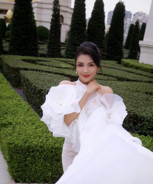 婚纱上玫瑰花的象征意义是什么？