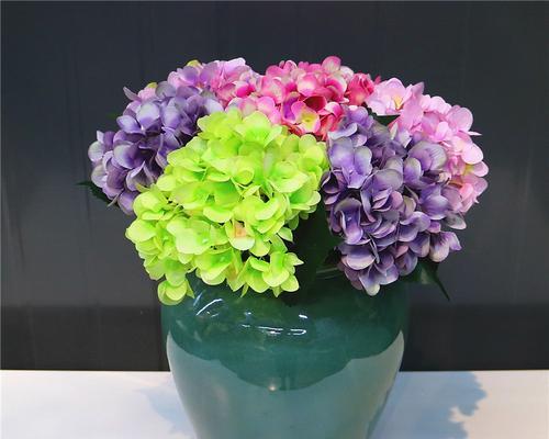 80发笛音烟花的花语是什么？它在特殊场合的意义是什么？